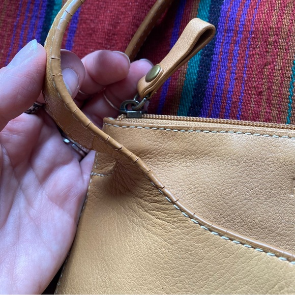 Fossil Leather Tan Crossbody purse. Adjustable strap. Outside pockets. - Picture 8 of 8